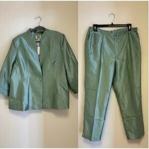 McCulley's Highlands, NC Two Piece Suit Green NWT XXL